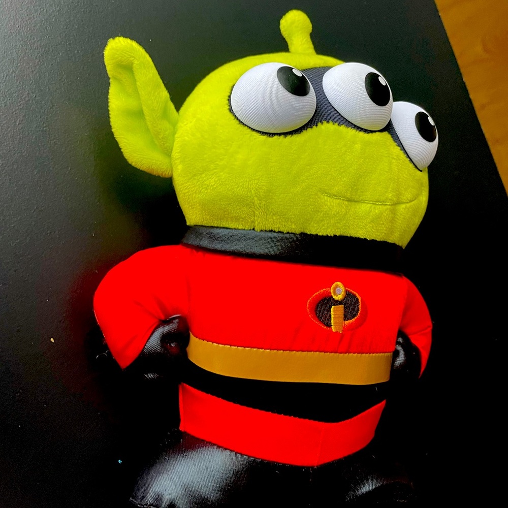 Disney store “ the incredibles”